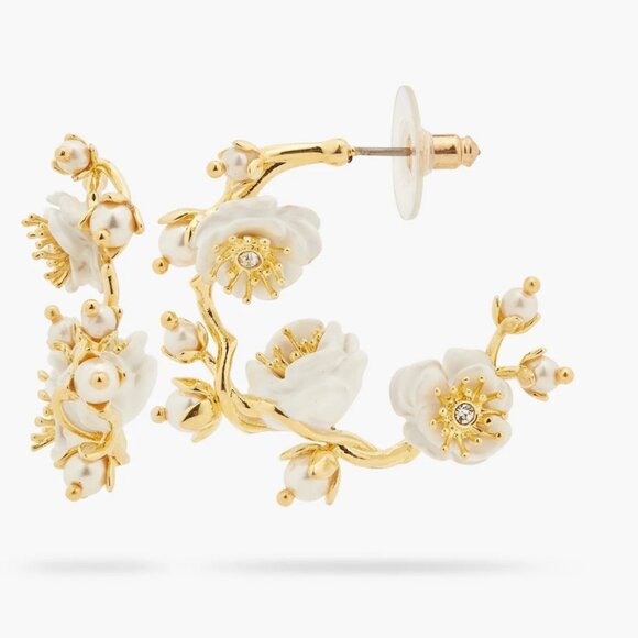 🆕 LES NEREIDES 🧿 NWOT White Rose Branch and Pearls Hoop Earrings - Picture 3 of 15